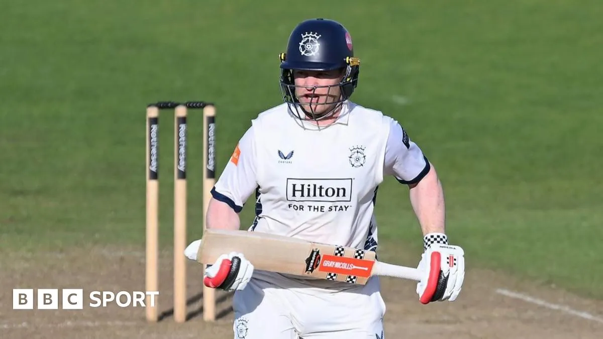 โศกนาฏกรรมที่ Headingley: Yorkshire ทรุดหนัก เมื่ออาณาจักร Hampshire แผ่ขยายอำนาจ