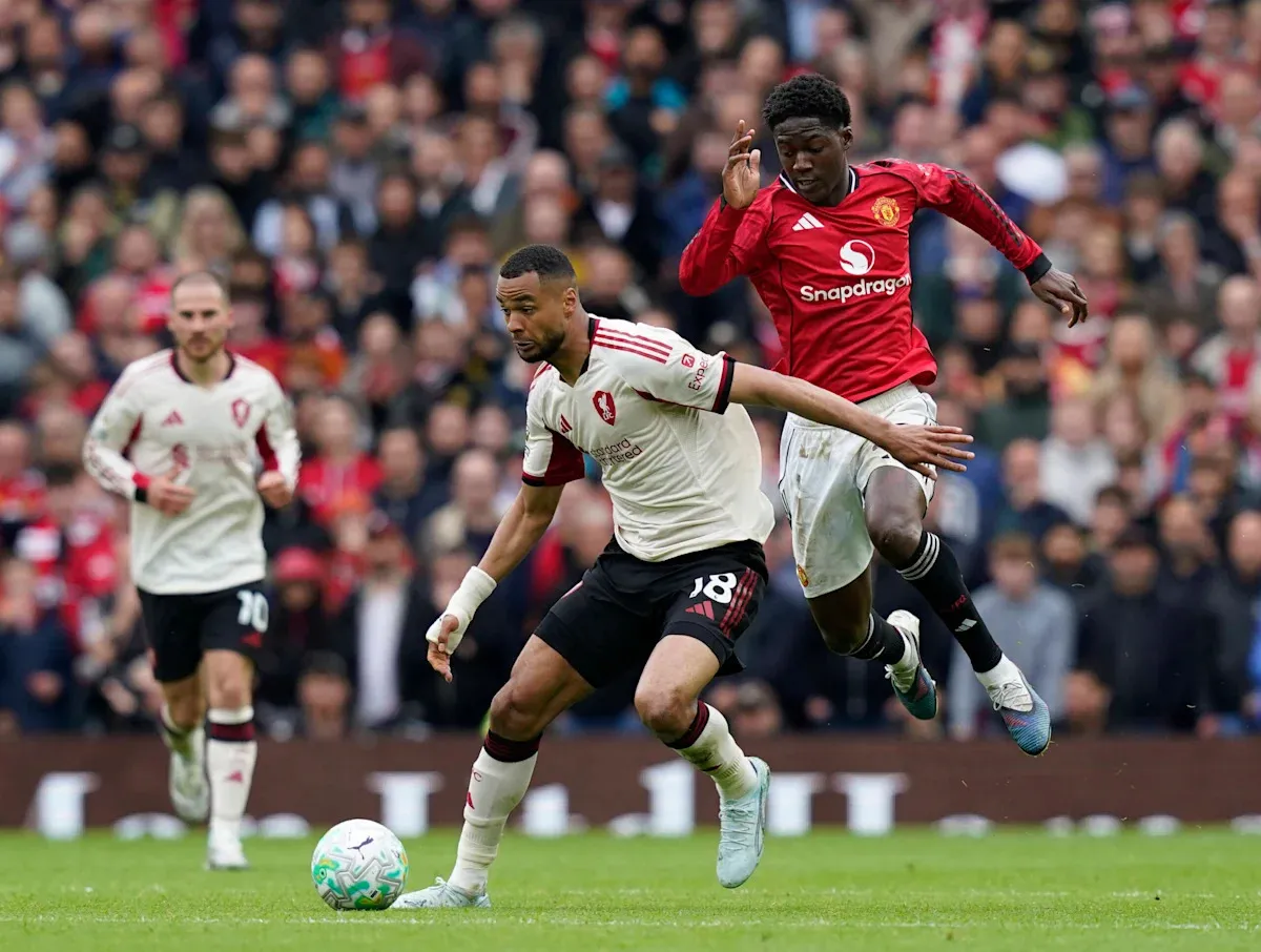 บทกวีแห่งชัยชนะ ณ โรงละครแห่งความฝัน: Kobbie Mainoo จารึกประตูชัยดับซ่า Liverpool