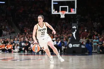 เงาที่เริ่มทอแสง: การคัมแบ็กของ Caitlin Clark และกำแพงยักษ์ของ New York Liberty ในเกมอุ่นเครื่องที่น่าจับตา