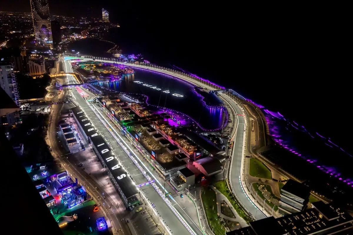Bahrain กับ Jeddah จะรอดไหม? ส่องแผนกู้ชีพ F1 ฉบับ 'เข็นครกขึ้นภูเขา' ที่ทำเอาทีมงานหลังหัก!
