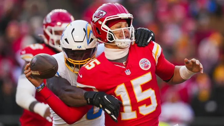 Patrick Mahomes กับเข่าที่พังทลาย และเงาใหม่ของ Justin Fields ในรัง Kansas City Chiefs